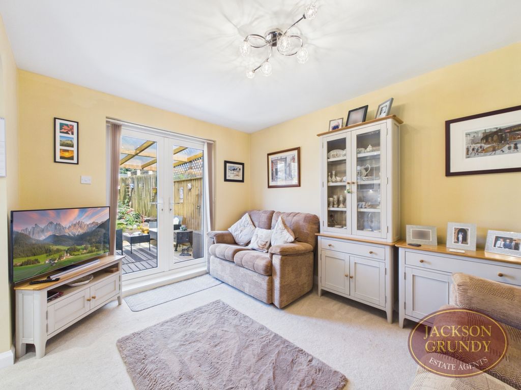 Property photo 2 of 17 Vicarage Lane