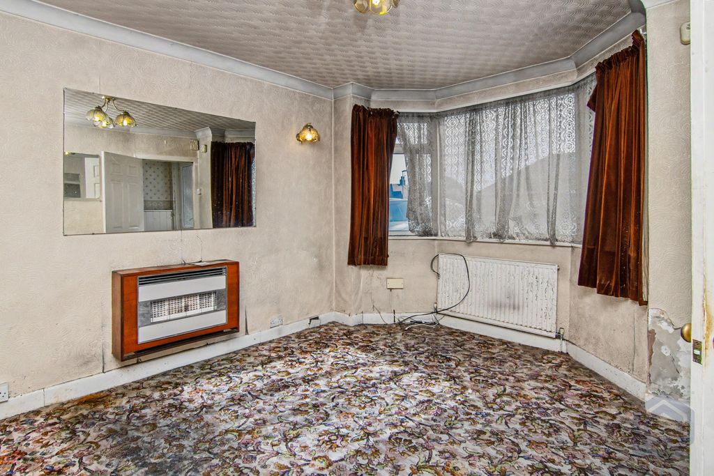 Property photo 3 of 13
