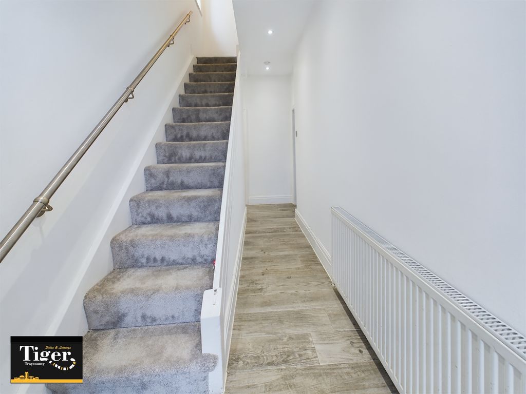 Property photo 3 of 16 Cam02176G0-Pr0315-Still005