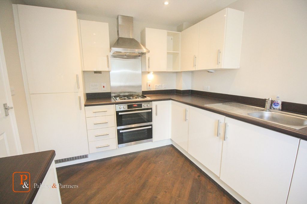 Property photo 2 of 10 Kitchen