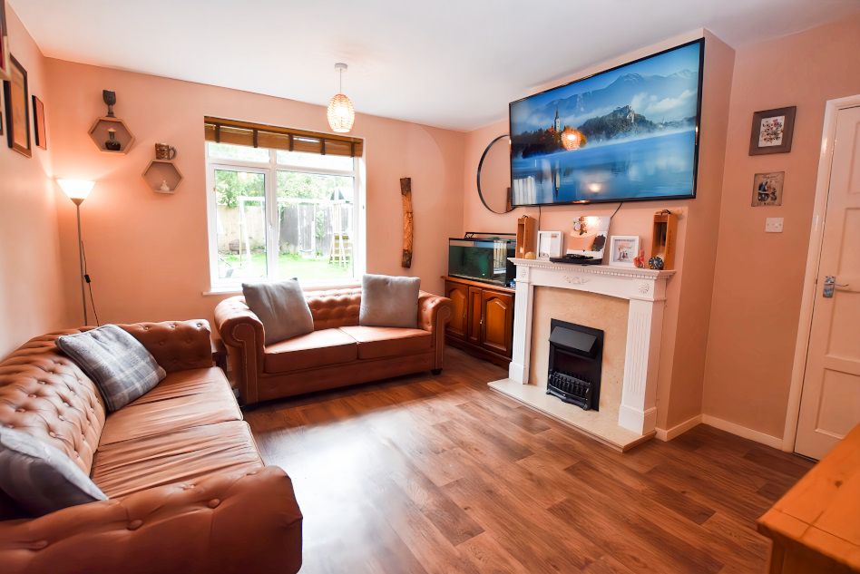 Property photo 3 of 24 Lounge 1