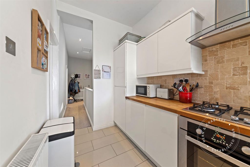 Property photo 3 of 26 Wyndham-Crescent-19.Jpg