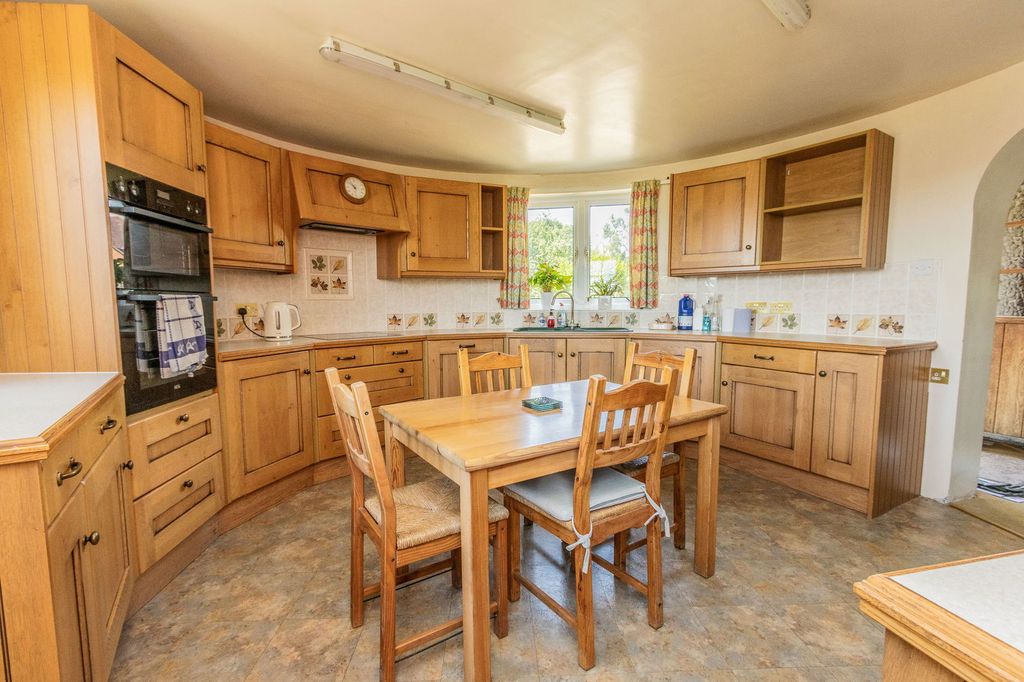 Property photo 3 of 14