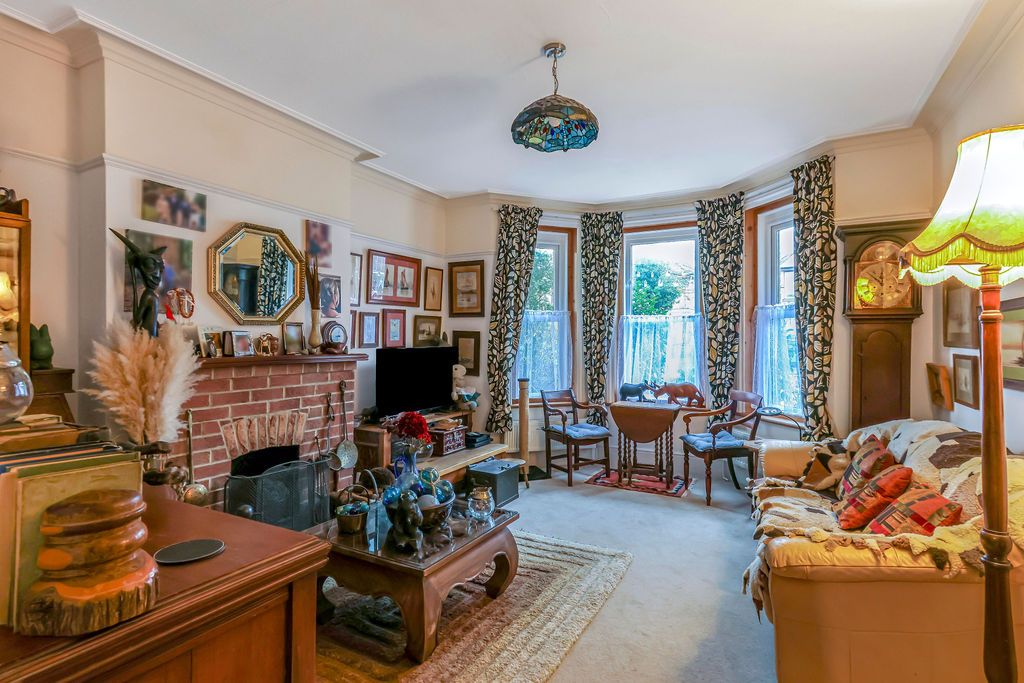 Property photo 2 of 26