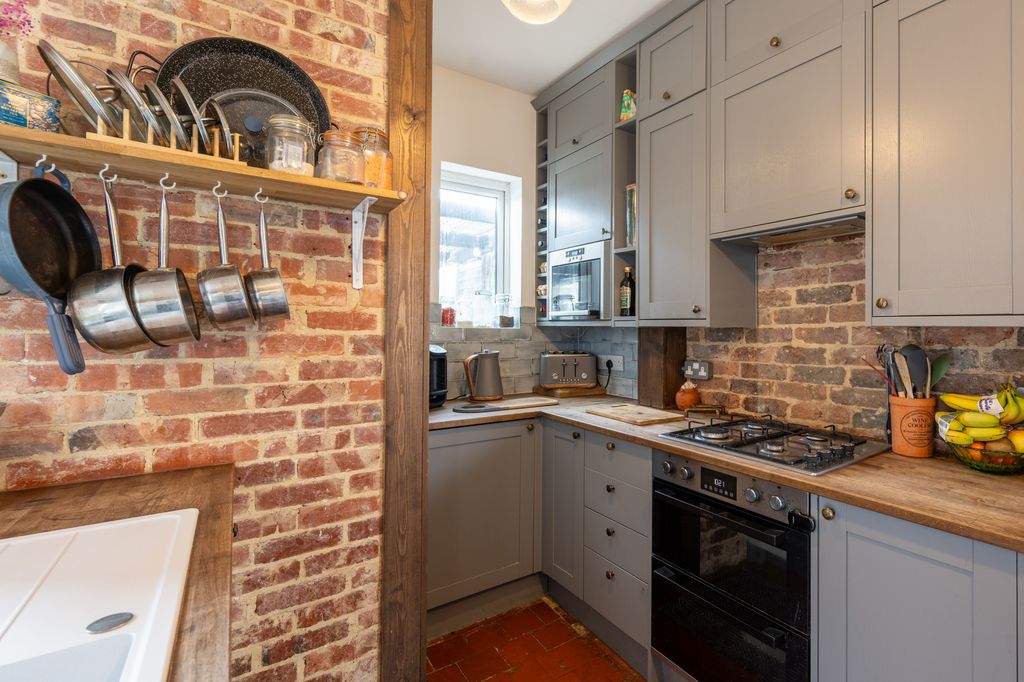 Property photo 3 of 38