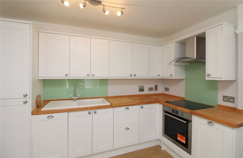 Property photo 1 of 9 Picture No. 18