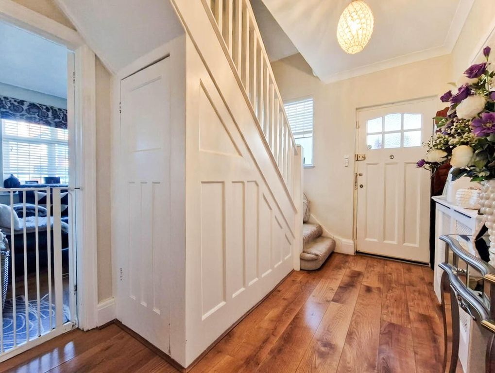 Property photo 3 of 16 Hallway