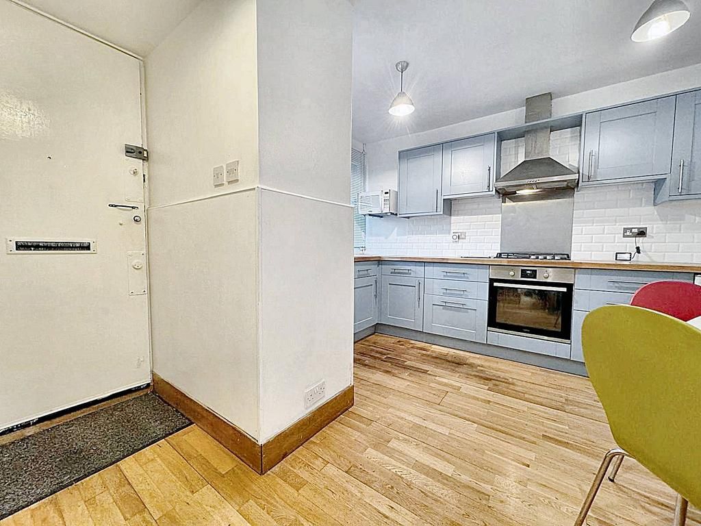 Property photo 2 of 11 To Let, Rent -  Single Room Near Brick Lane, London, E2 - Maxwellproperties.Co.uk