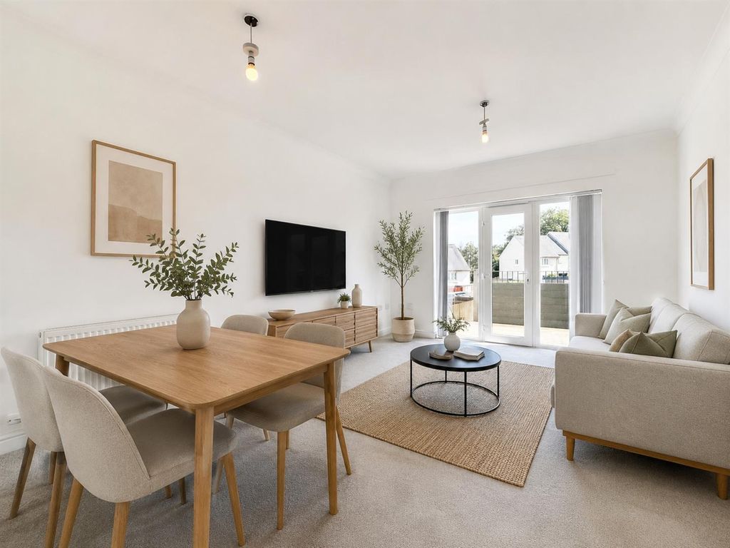 Property photo 2 of 11 Lounge Dinder.Png