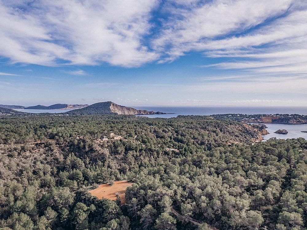 Property photo 2 of 41