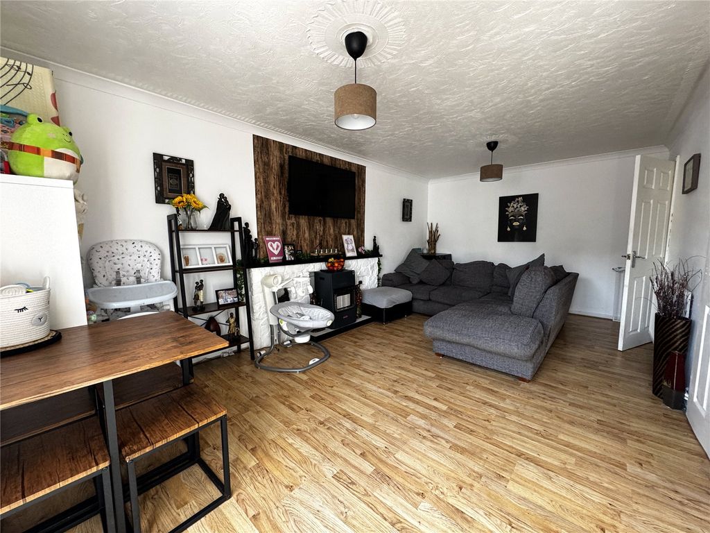 Property photo 3 of 16 Picture No. 17