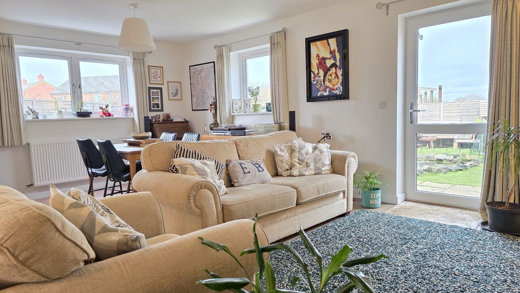 Property photo 2 of 21