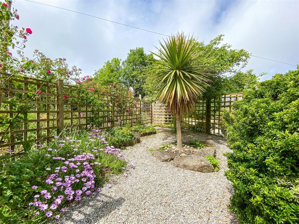 Property photo 2 of 28