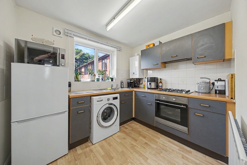 Property photo 3 of 19 Kitchen