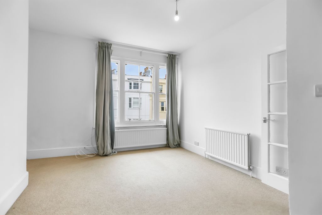 Property photo 2 of 14 296A4915
