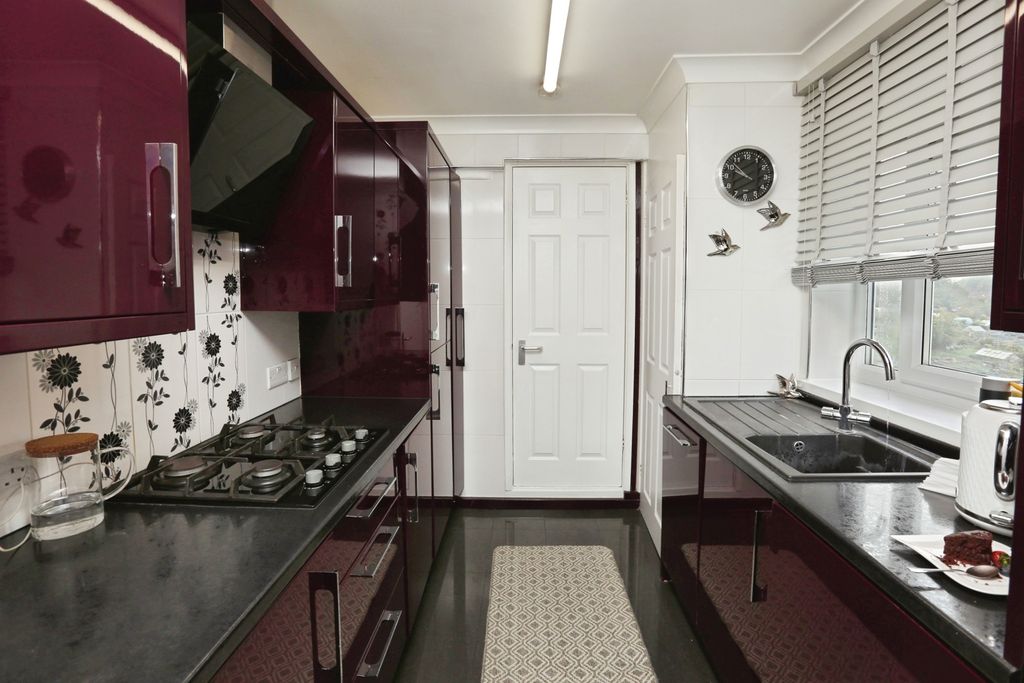 Property photo 3 of 10 Photo