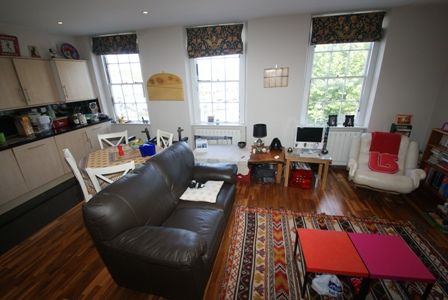 Property photo 2 of 6 Redcliffe Parade Wes