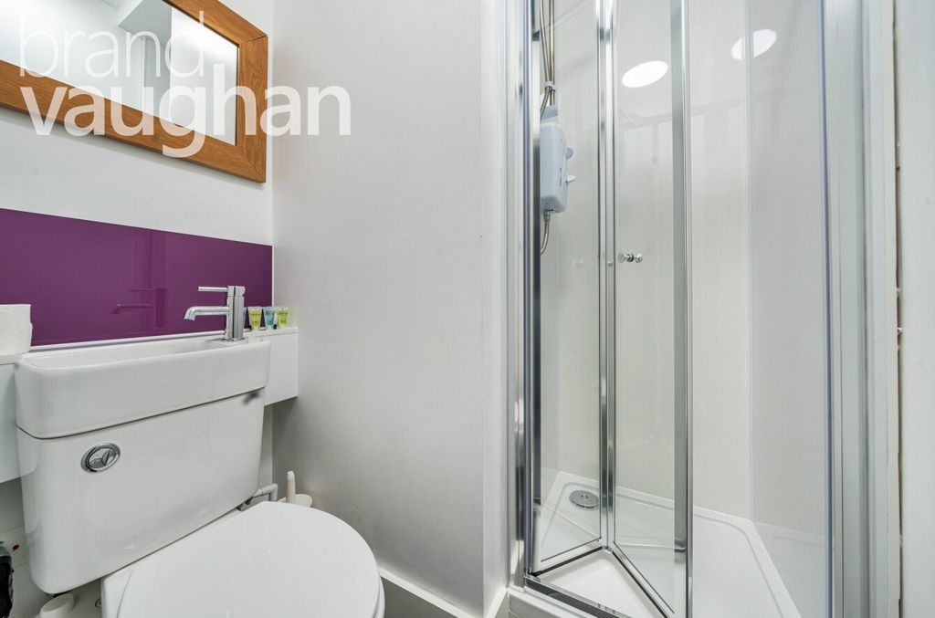 Property photo 3 of 12 Ensuite