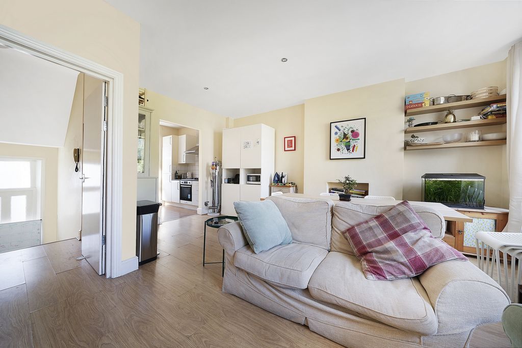 Property photo 2 of 17 Reception