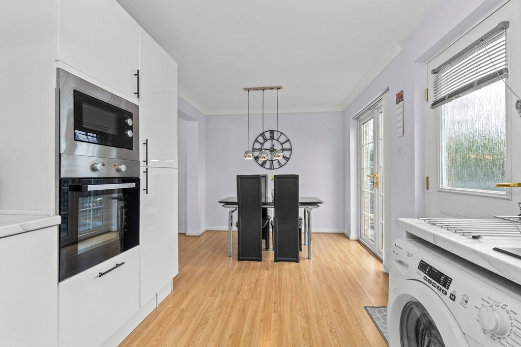 Property photo 3 of 25