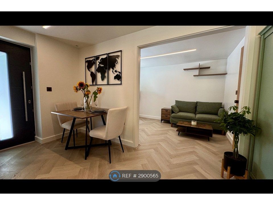 Property photo 1 of 10 Dining/Living