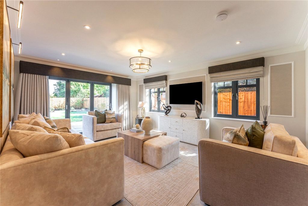 Property photo 2 of 19 Show Home