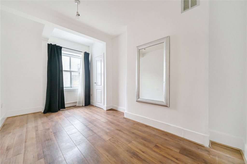 Property photo 3 of 11 Bedroom