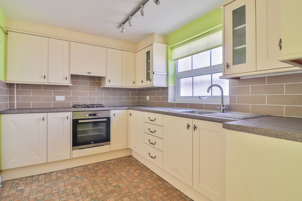 Property photo 2 of 17 Kitchen