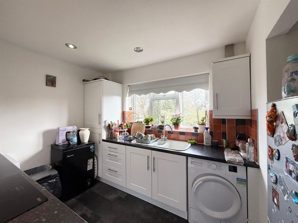 Property photo 3 of 8 Kitchen.Jpg