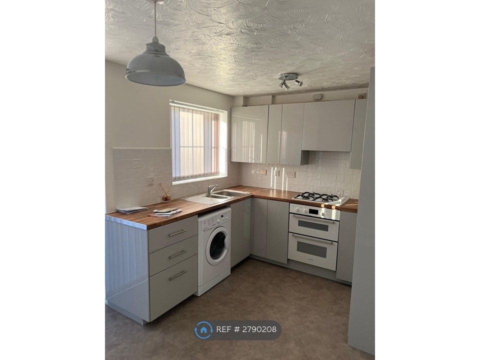 Property photo 3 of 8 Kitchen