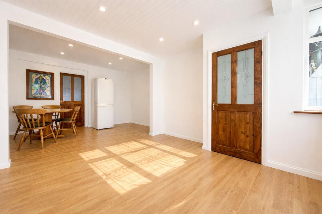 Property photo 3 of 11 Huge Living/Dining