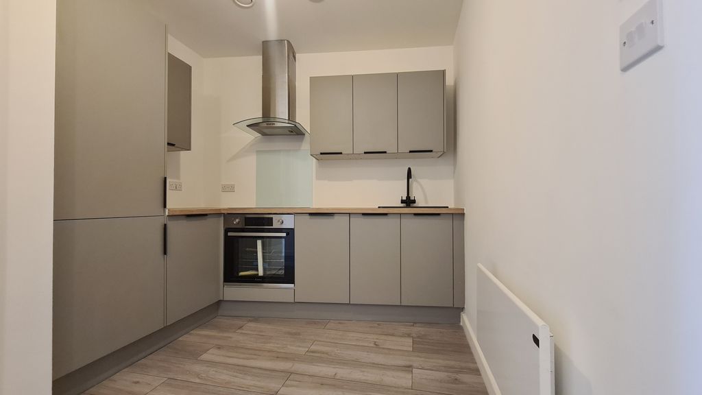 Property photo 2 of 6 Kitchen