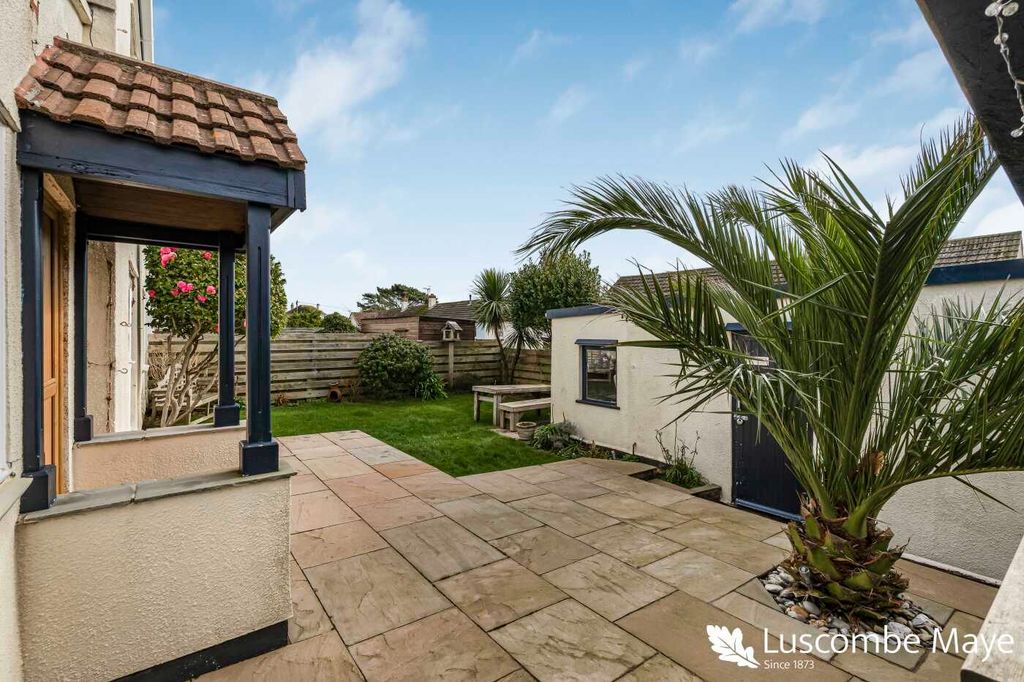 Property photo 3 of 25