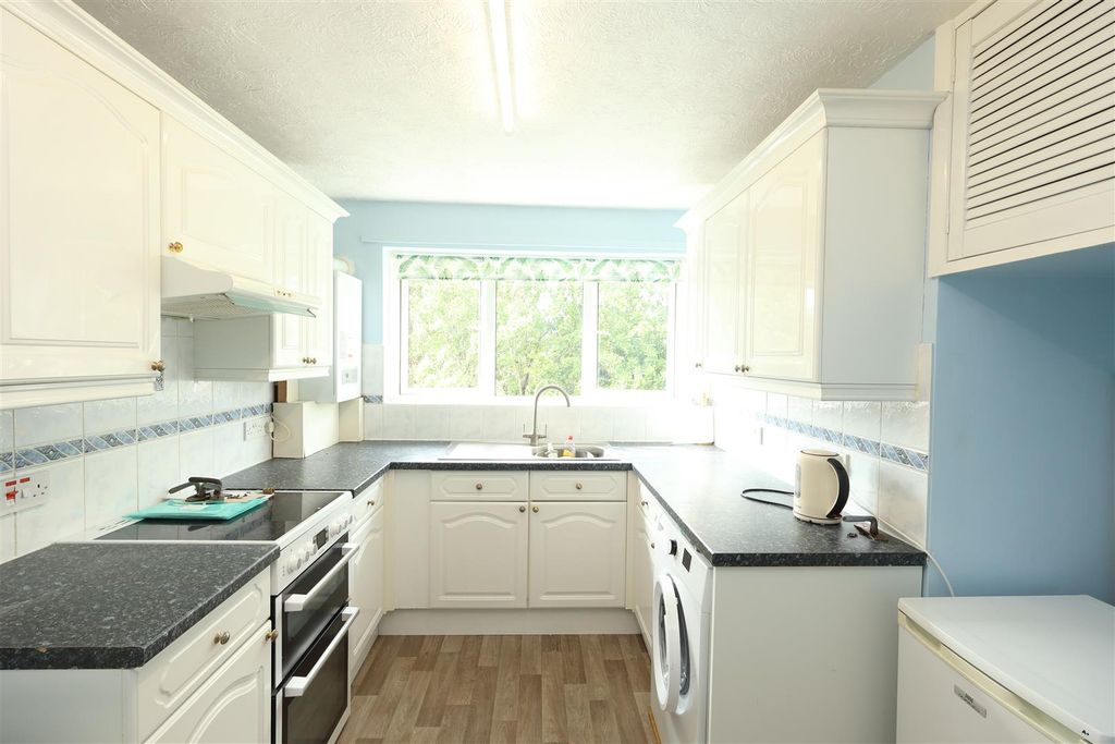 Property photo 2 of 8 Kitchen