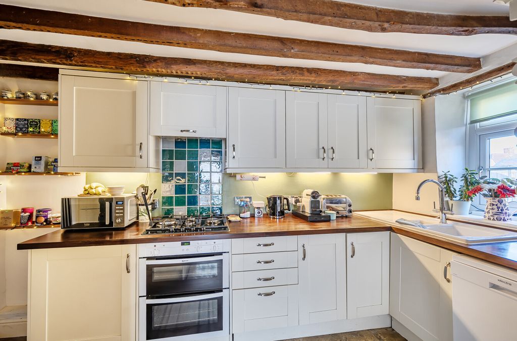 Property photo 3 of 18 Kitchen