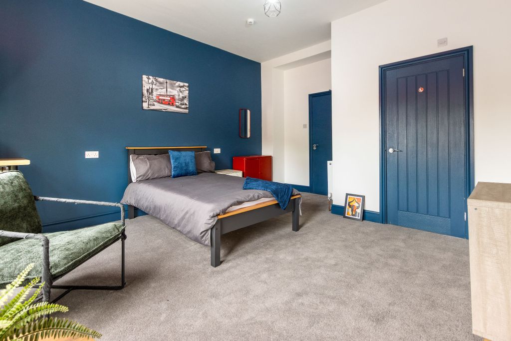 Property photo 2 of 30