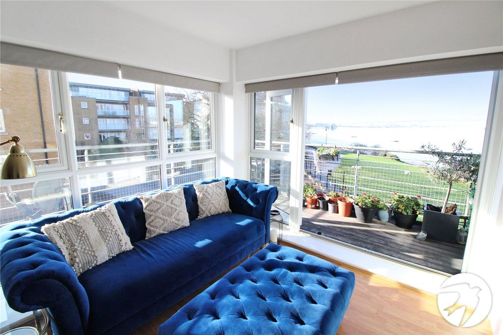 Property photo 2 of 25 Lounge