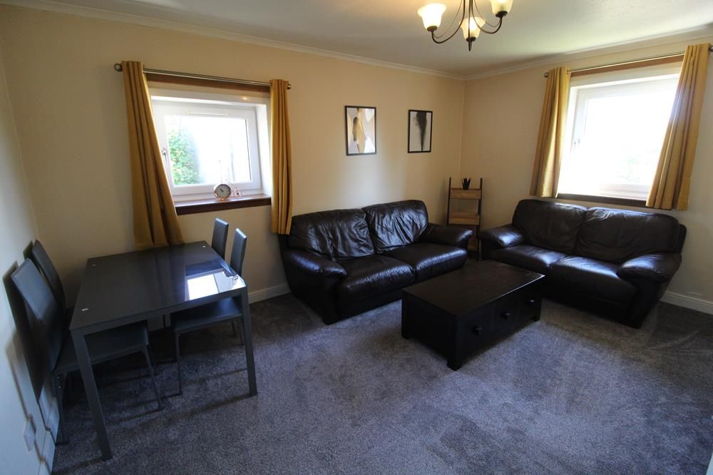 Property photo 1 of 10 Lounge