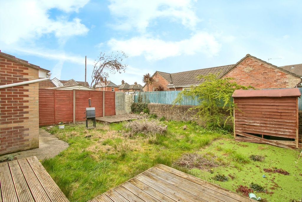 Property photo 2 of 17 Photo