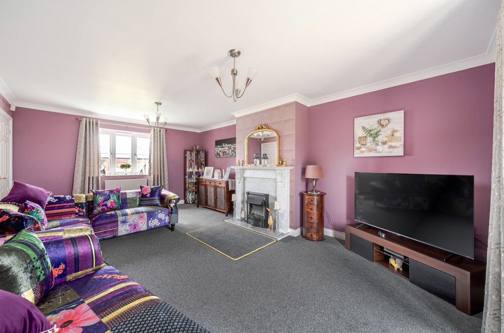 Property photo 3 of 44 1401011-2-696E1Ef...