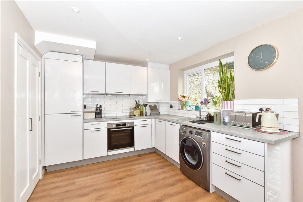 Property photo 3 of 15 Kitchen