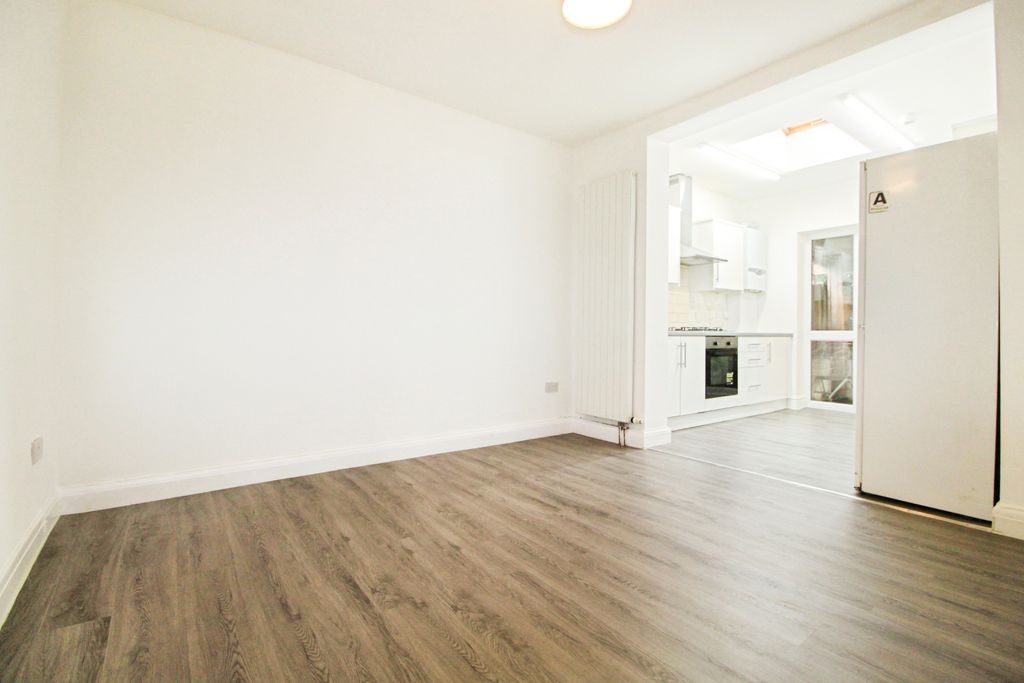 Property photo 2 of 17 Tlc ee3Bf9E6-Ffe4-4Ef4-B207-717848821857 Eddcbe9