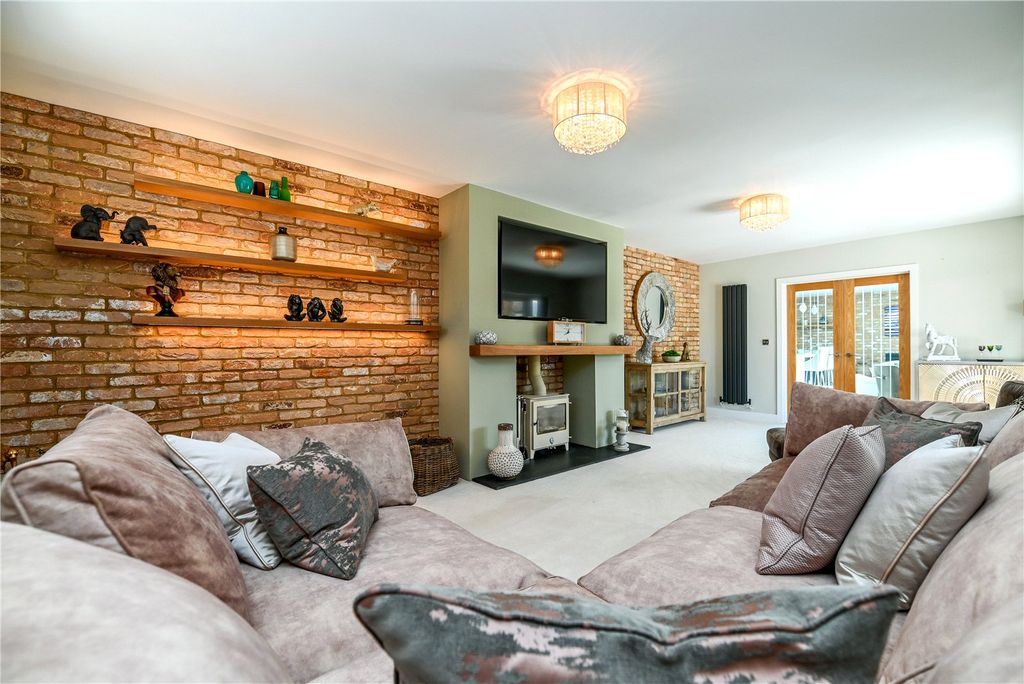 Property photo 3 of 22 Sitting Room