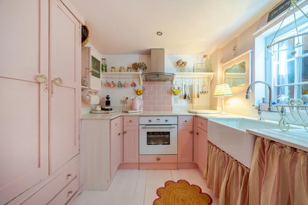 Property photo 3 of 21 Kitchen