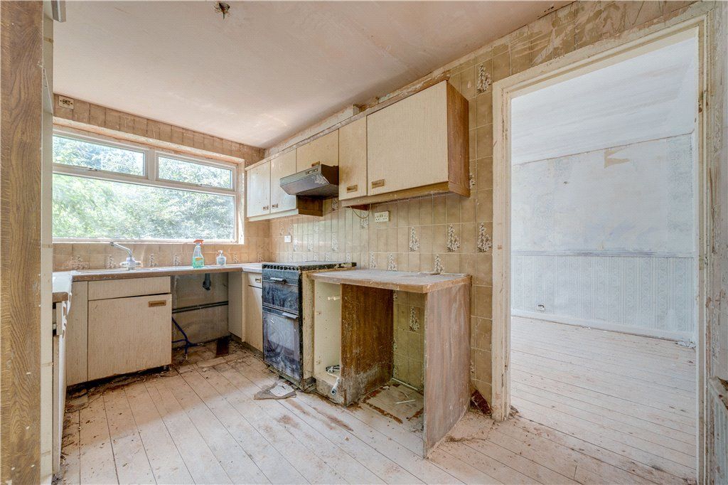 Property photo 2 of 14 Kitchen