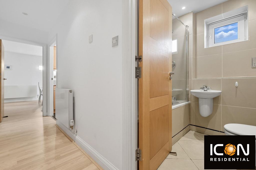 Property photo 3 of 16 Bathroom