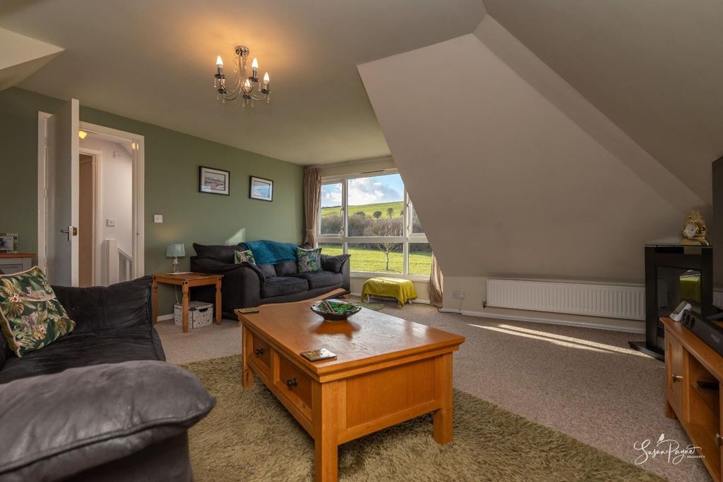 Property photo 2 of 44