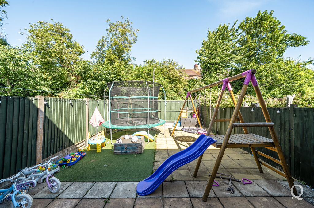Property photo 3 of 23 04d0Dd03-5032-4c7...