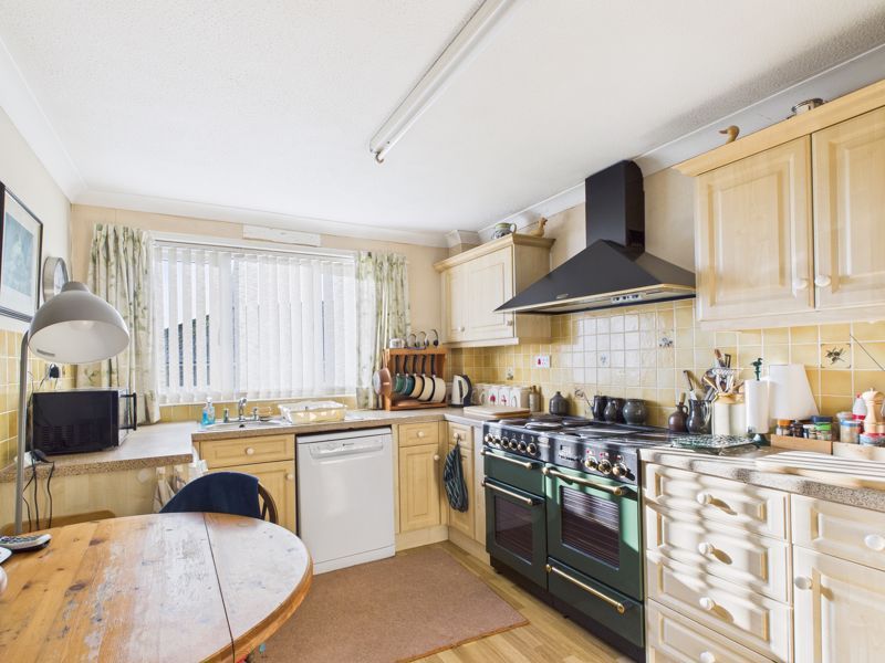 Property photo 2 of 11 Kitchen