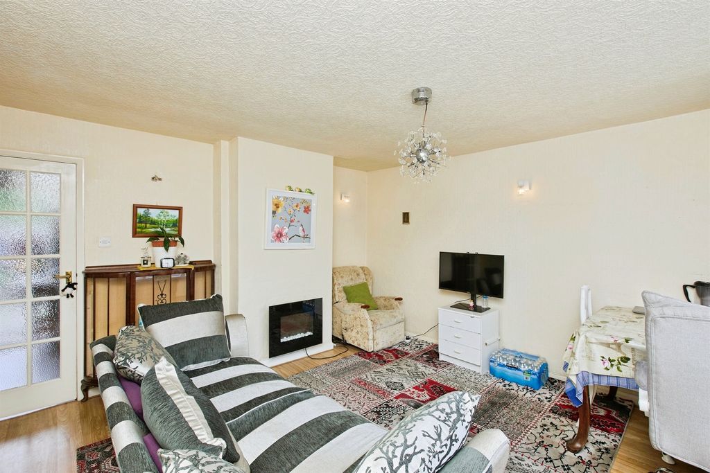 Property photo 3 of 20
